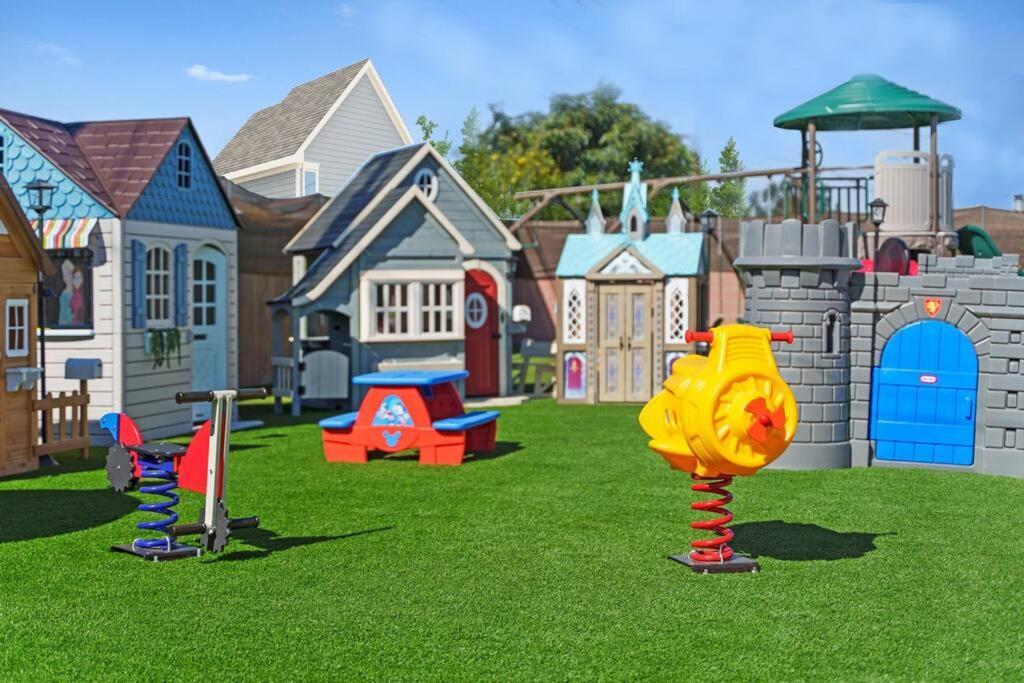 The Disneyland Dream: Arcade, Theater, Play, Golf+ Holiday home Garden Grove