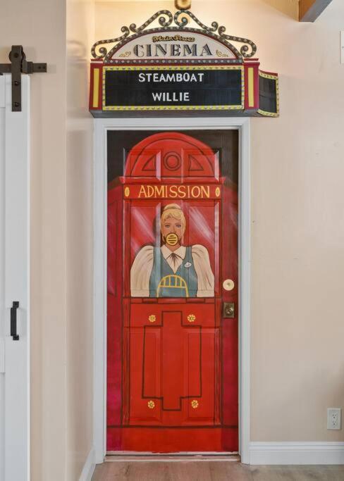 The Disneyland Dream: Arcade, Theater, Play, Golf+ Holiday home Garden Grove